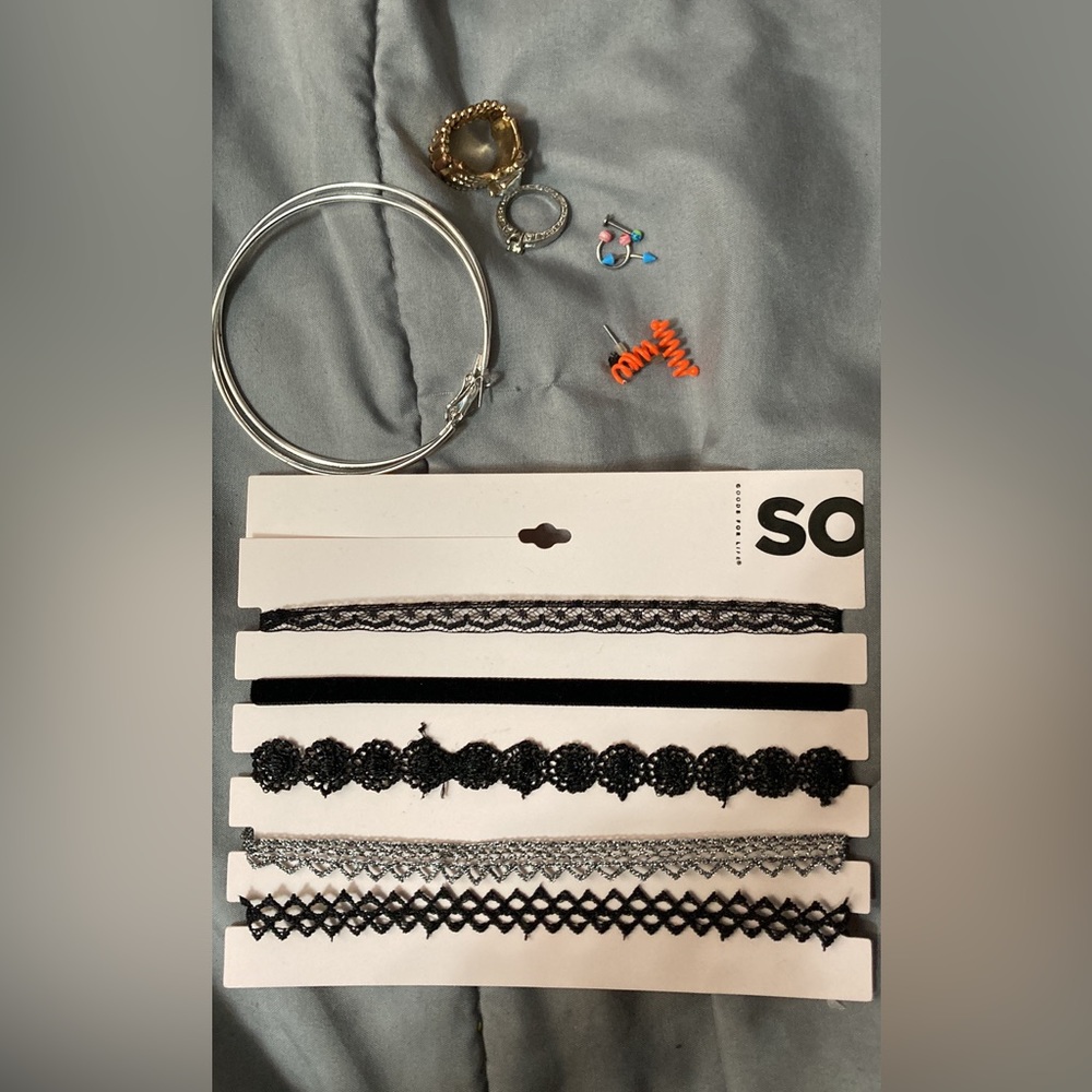 Assorted jewelry